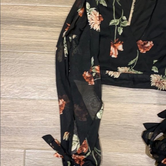 Revamped Women Floral All Over Wrap Print Crop Top Size Small - Picture 4 of 5